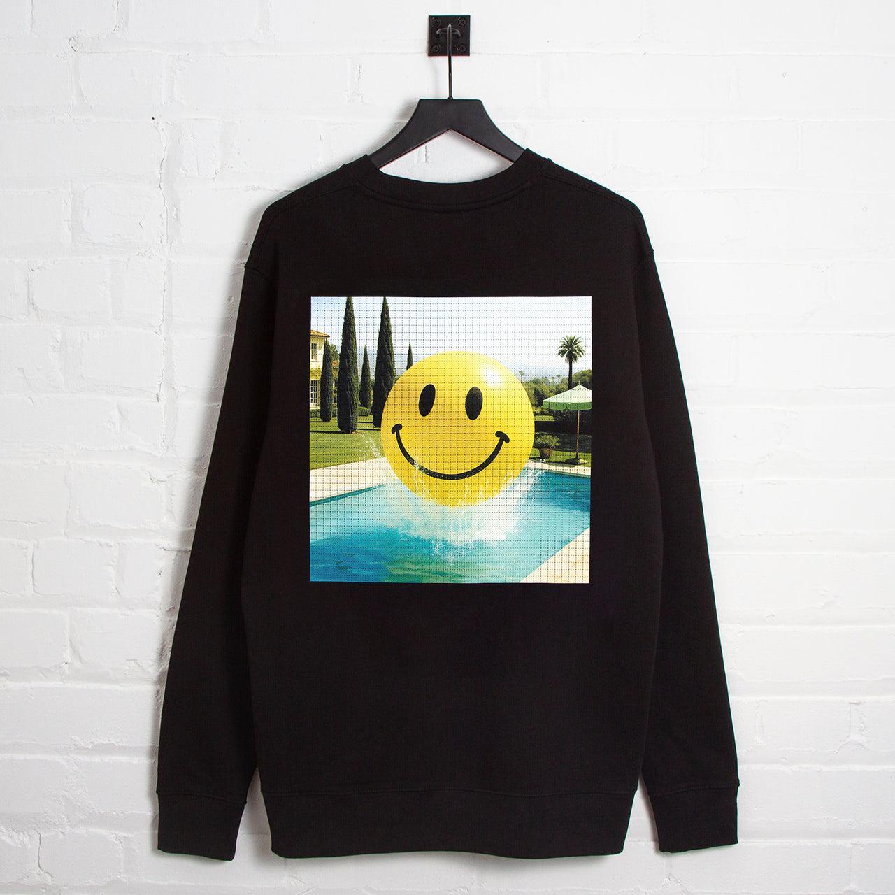 Smiley Poolside Trip Back Print - Sweatshirt - Black