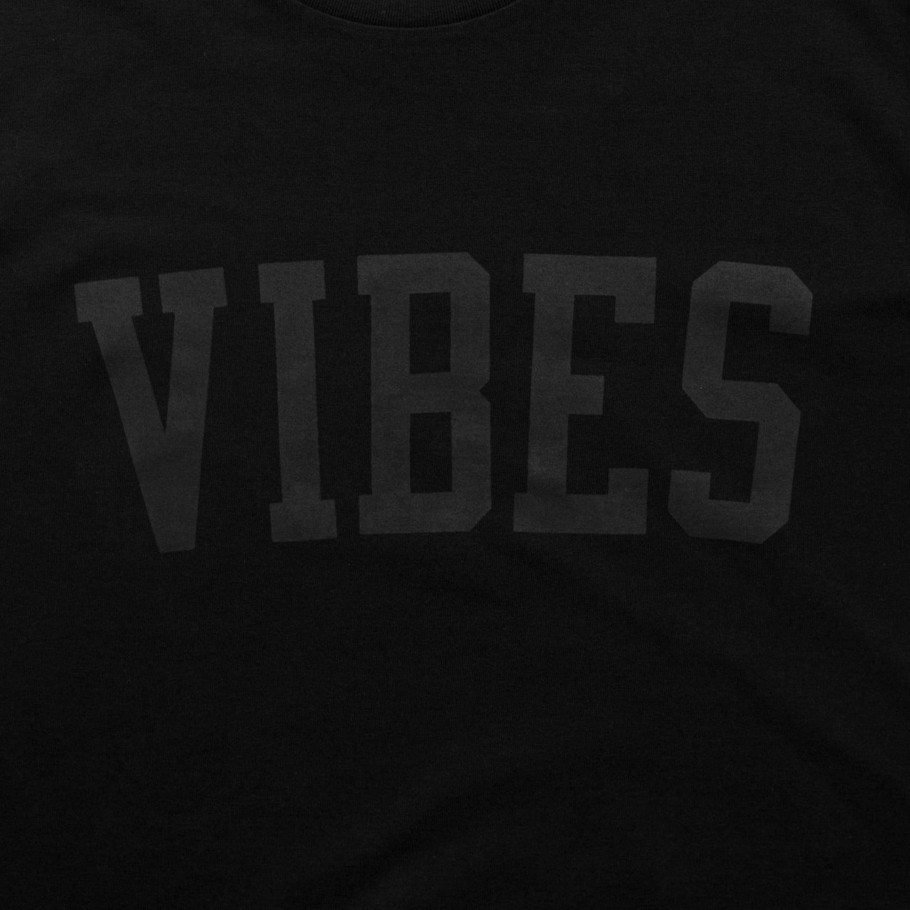 Vibes Blk On Blk - Tshirt - Black